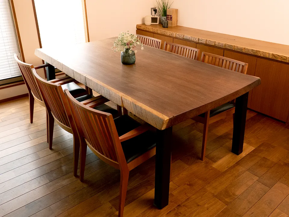 天然無垢の天板。